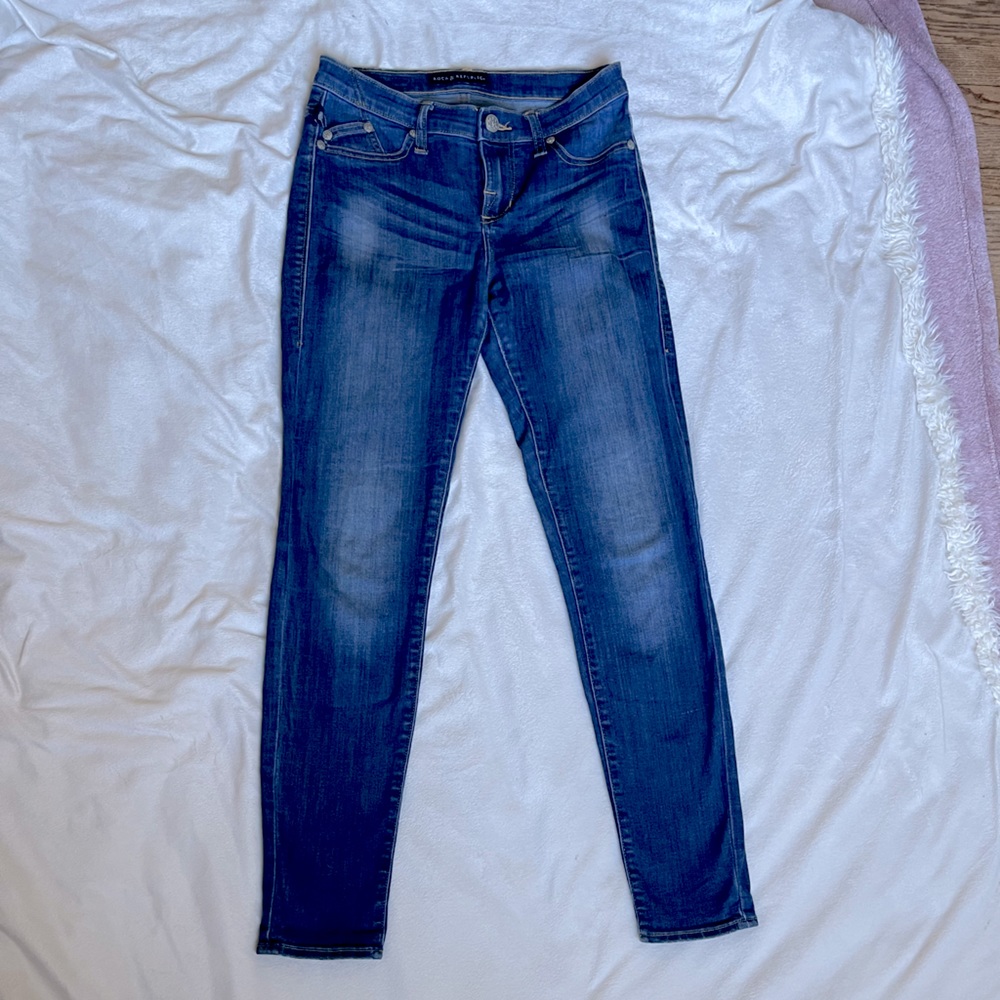 Rock & Republic Jeans. Size 8. Mid rise jeans. Stretchy. Good Used Condition!